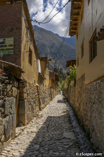 Ollantaytambo alleyway